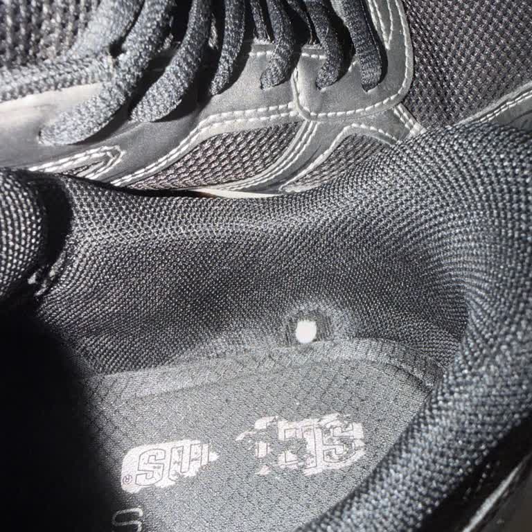 Skechers Ayakkabısının İç Tabanı Kısa Sürede Yırtıldı, Mağaza Talebi Reddetti