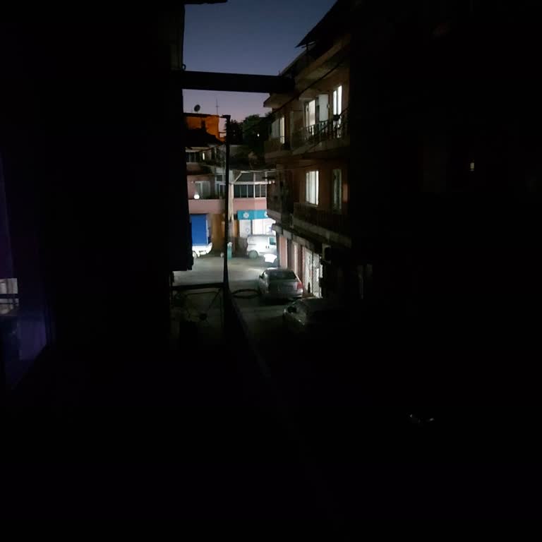 Kemerçeşme Caddesi Karanlıkta Bırakıldı: Aydınlatma Sorunu Çözülmedi