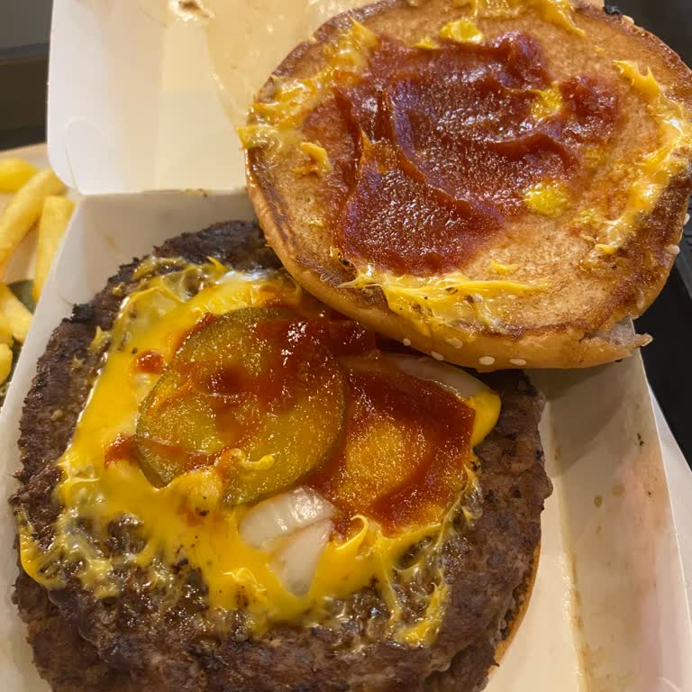 600 TL’ye Ödenen Quarter Pounder Double’da Malzeme Eksikliği Ve Hayal Kırıklığı