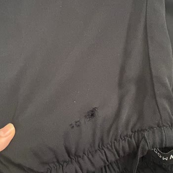 LCW Pantolonunda Yırtık Bulunması Nedeniyle Hızlı Yeni Ürün Gönderimi Talebi