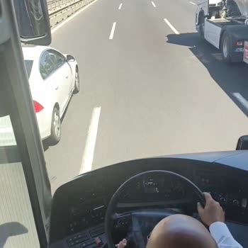 Şoförlerin Sigara İçmesi Ve Yolcuya Hakaret Etmesi Yolculuk Deneyimini Bozdu