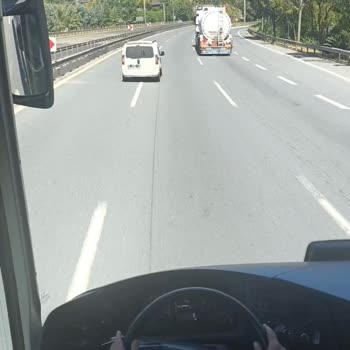 Şoförlerin Sigara İçmesi Ve Yolcuya Hakaret Etmesi Yolculuk Deneyimini Bozdu