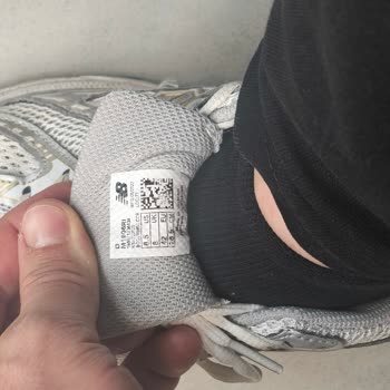 New Balance 1906R Modelinde 1 Ay Sonra Ön File Ve Dikiş Yırtılması