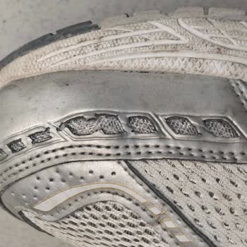 New Balance 1906R Modelinde 1 Ay Sonra Ön File Ve Dikiş Yırtılması