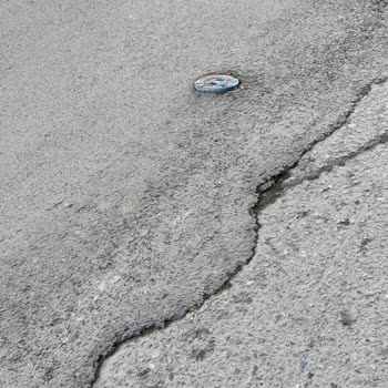 Gaziosmanpaşa Ve Bağcılar’da Bozuk Asfalt Ve Çukurlara Karşı Acil Yol Onarımı Talebi