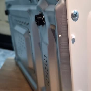 Altus 20 Model Mikrodalga Fırının Çökmüş Ayak Kısmı
