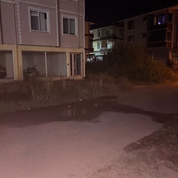 Kanalizasyon Taşması Ve Yoğun Koku Çocukların Sağlığını Tehdit Ediyor