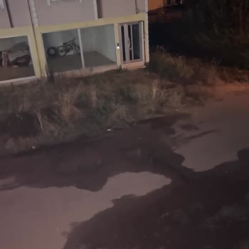 Kanalizasyon Taşması Ve Yoğun Koku Çocukların Sağlığını Tehdit Ediyor