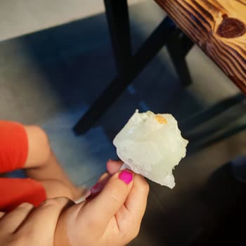 Ambalajda Limon Rengi, Dondurmada Beyaz Ve Aromasız