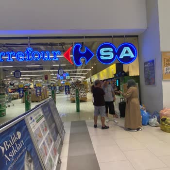 Carrefour Mağazasında Depozito İade Makinesi Dolu Bırakıldı, Müşteriler Saatlerce Bekledi