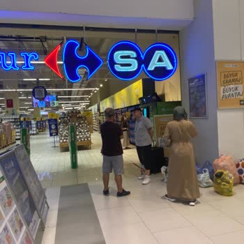 Carrefour Mağazasında Depozito İade Makinesi Dolu Bırakıldı, Müşteriler Saatlerce Bekledi