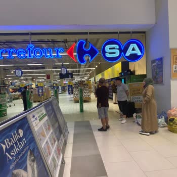Carrefour Mağazasında Depozito İade Makinesi Dolu Bırakıldı, Müşteriler Saatlerce Bekledi