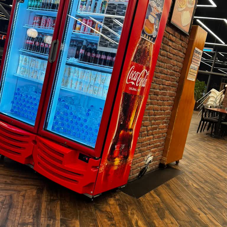 Kola Dolabındaki Yanlış Ürün Yerleşimi Normal Coca-Cola'yı Ilık Bırakıyor
