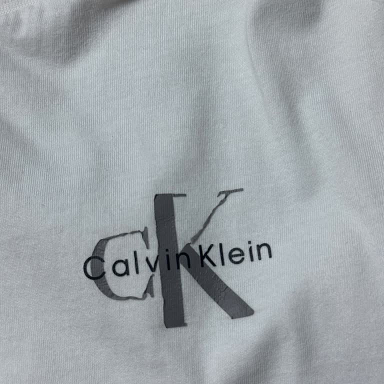 Boyner Calvin Klein Tişörtte Logo Sökülmesi Kalite Şikayeti
