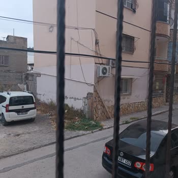 Abone Olmadan Pencere İçine Yerleşen Türk Telekom Kablosu