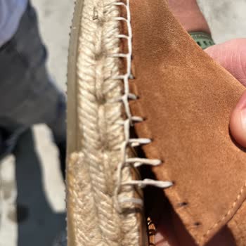 Hepsiburada’da Dikiş Hatası Olan Sandaletin İadesi Reddedildi