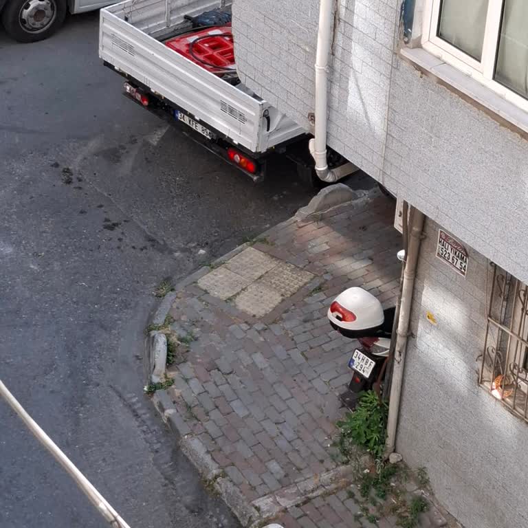 Esenler 1013 Sokakta Sürekli Elektrik Kesintisi Ve Kazı Gürültüsü Mahalleyi Yıpratıyor