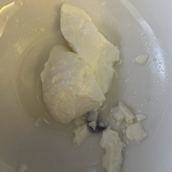 Son Kullanma Tarihi Geçmemiş Sek Quark Protein Üründe Siyah Yabancı Parça
