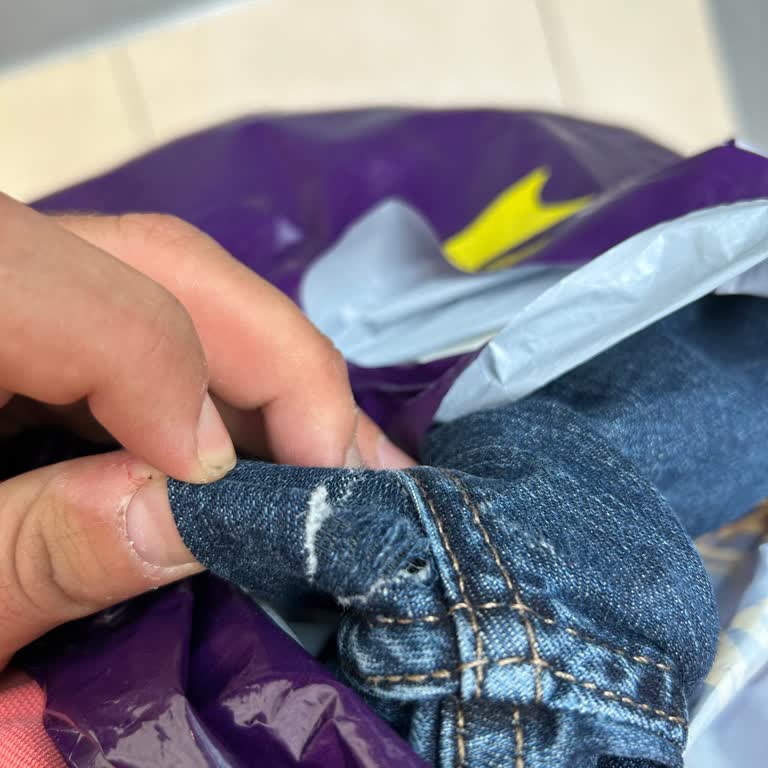 Kısa Sürede Sökülen Pantolon İçin 2.000 TL İade Talebi