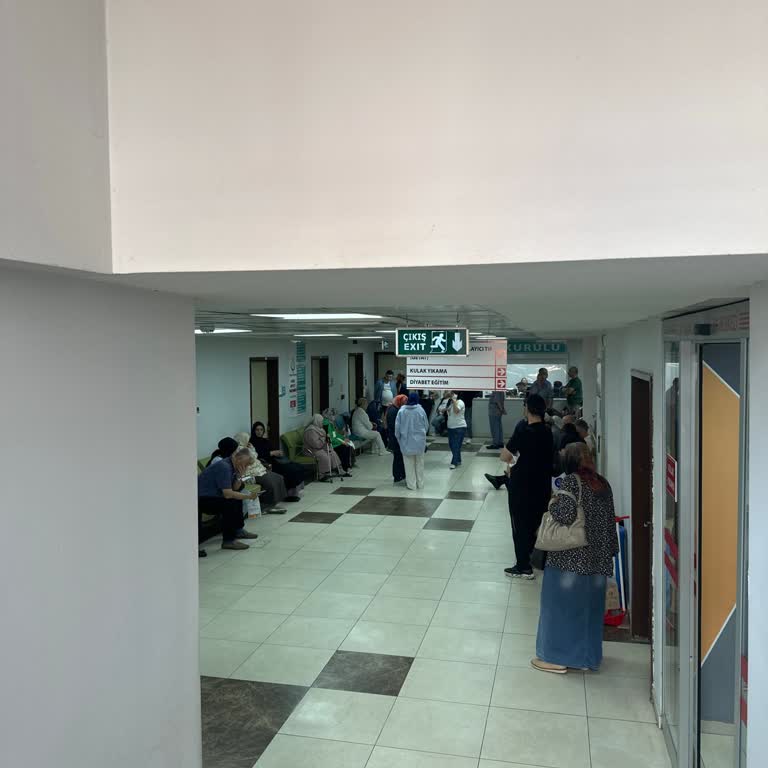 İsimler Okunmadı, Bilgilendirme Yok Ve Görevli Kaba Davranıyor