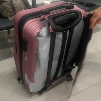 Ajet Uçuşunda Kırık Valiz Ve Fatura Talebiyle Mağduriyet
