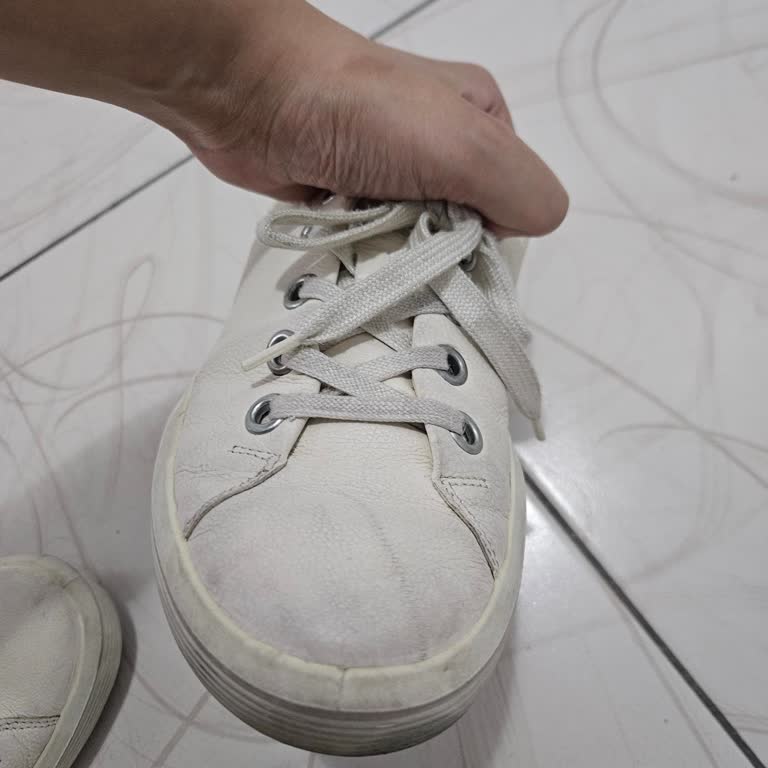Legero Krem Beyaz Sneaker Ayakkabım Kısa Sürede Yıprandı Ve Renk Değişti, İade Talebi
