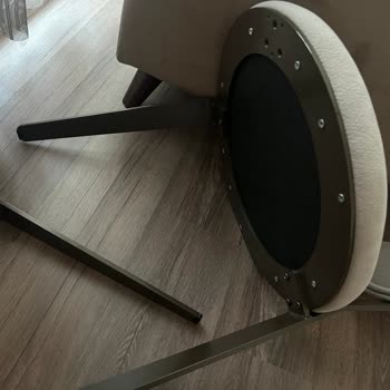 Livanel Mobilya’da Kırılan Masa Ve Denge Sorunu Yaşatan Sandalyeler