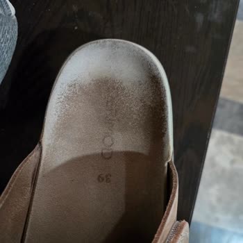 Derimod Terlikte 1 Yılda İç Taban Renk Değişimi