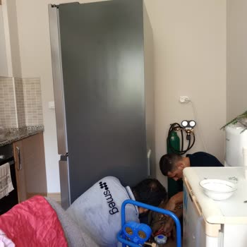 Soğutmayan Ve Gürültülü Buzdolabının Tekrarlanan Servis Sorunları Ve İkame Ürün Reddi