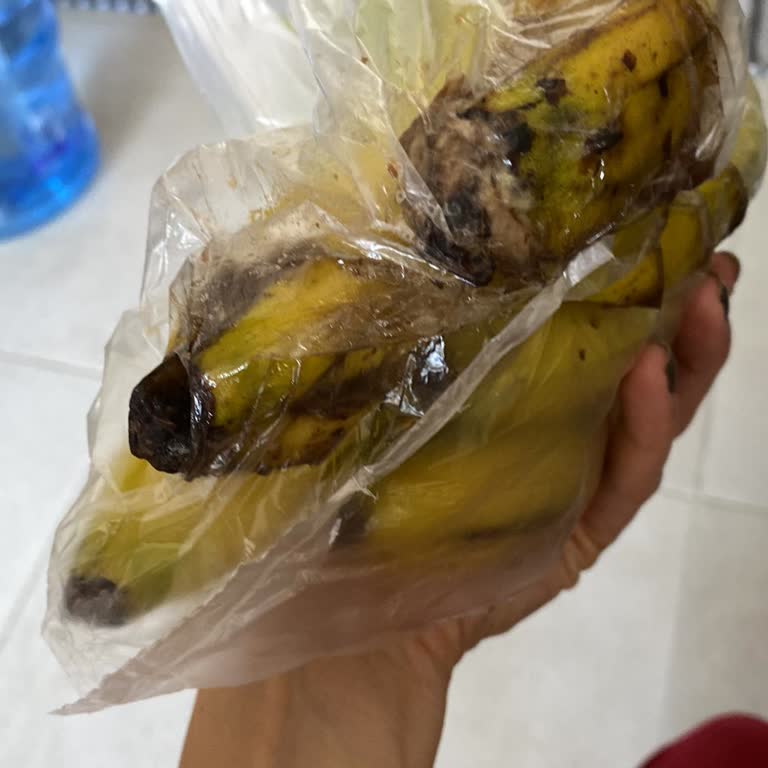 Çürük Muz Ve Onaysız Kinder Bueno Değişikliği Şikayeti
