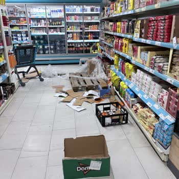 A101 Narlıdere Şubesinde Çalışan İlgisizliği Ve Hijyen Sorunları