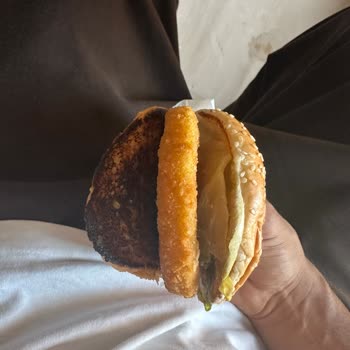 Yanmış Ekmeğiyle Burger King Kalite Sözünü Kırdı