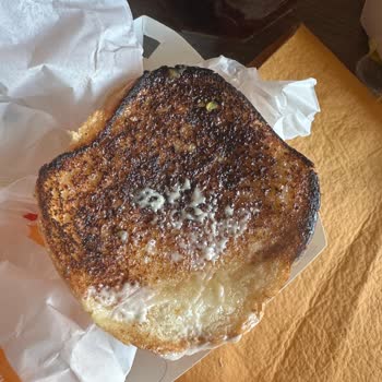 Yanmış Ekmeğiyle Burger King Kalite Sözünü Kırdı