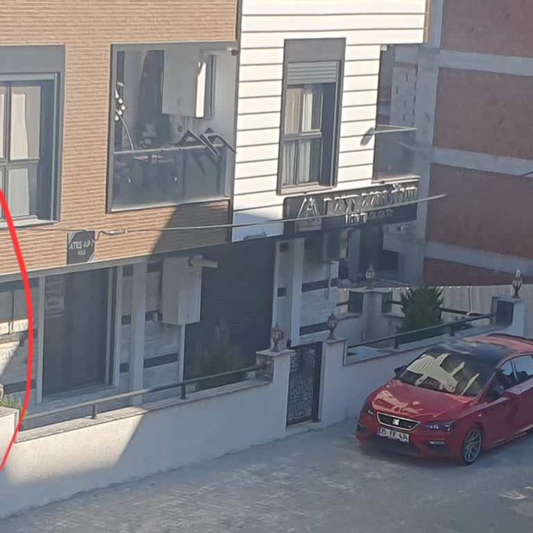 Menemen'de Sarkan Telefon Kabloları Görüntü Kirliliği Ve Güvenlik Riski