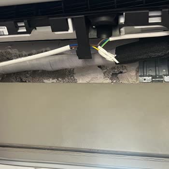 Montaj Hatası Nedeniyle Kapıda Su Sızıntısı Ve Müşteri Hizmetlerinin Oylayıcı Tutumu