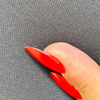 Deray Beauty Studio Tırnaklarım Kenarlardan Çatlamaya Ve Kırılmaya Başladı