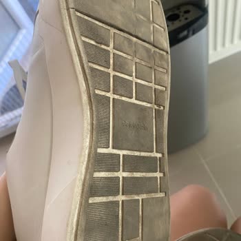 Calvin Klein Ayakkabılarında Tabandaki Açılma Üretim Hatası