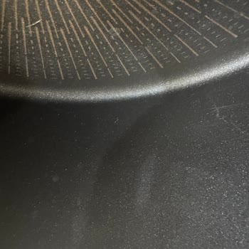 Tefal Seti İlk Kullanımda Çizildi, Mağaza Personeli Saygısız Davranışla Haklarımı Engelledi