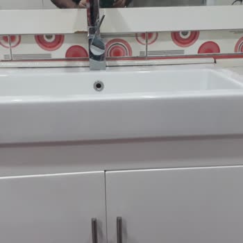 Tekrarlanan Çatlak Lavabolar Ve Cevapsız İletişim