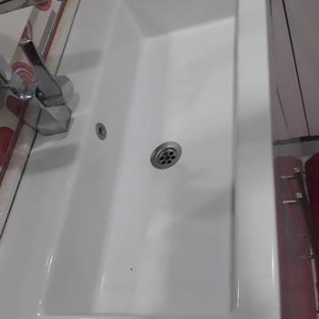 Tekrarlanan Çatlak Lavabolar Ve Cevapsız İletişim