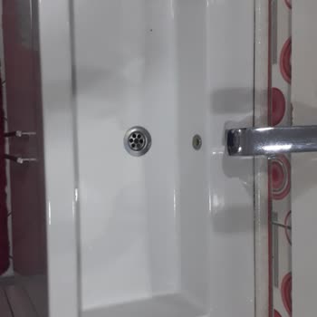 Tekrarlanan Çatlak Lavabolar Ve Cevapsız İletişim
