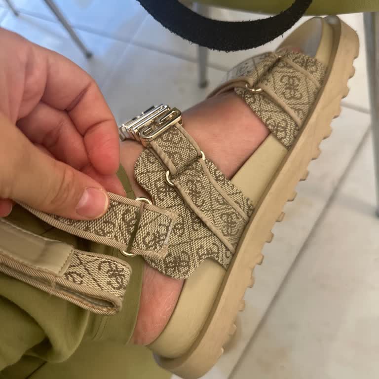 Guess Sandaletinin Kopması Ve Garanti Sorumluluğu Reddi