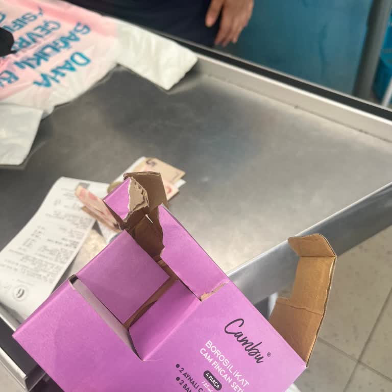 Hasarlı Kutu Nedeniyle Ürün Hasarı Ve Haksız Ücret Talebi
