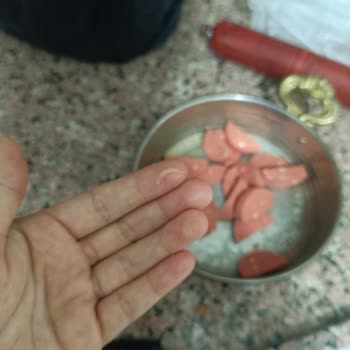 Sucukta Tırnak Bulunması Ve Hijyen Şikayeti