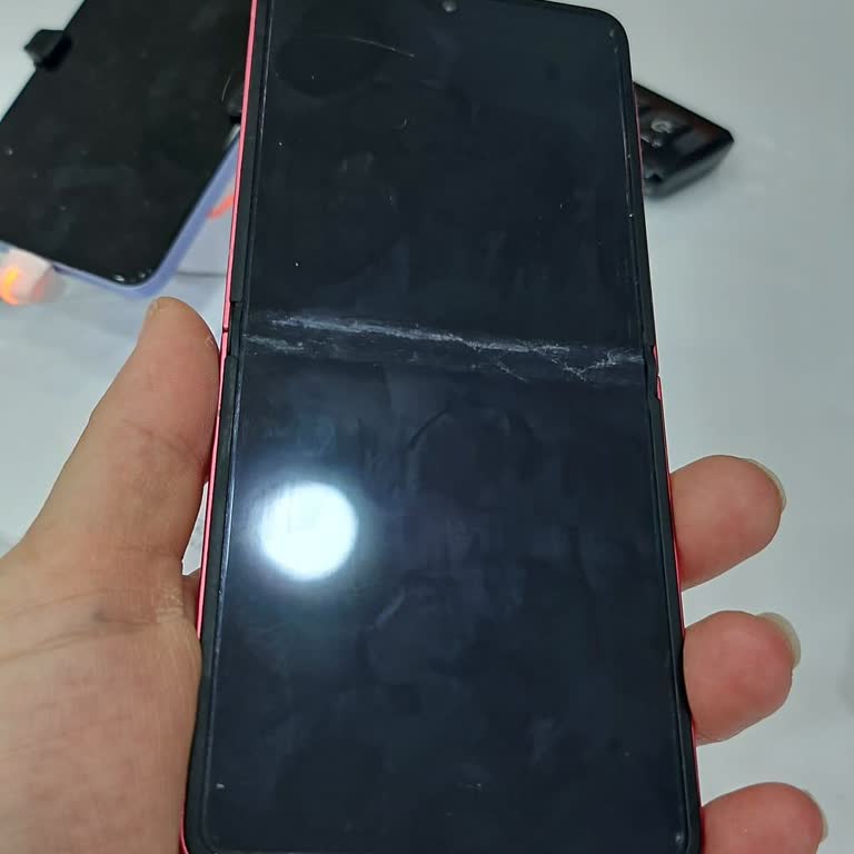 Samsung Garanti Dışında Sayılan Katlanma Bölgesi Ekran Hasarı Ve İade Talebi