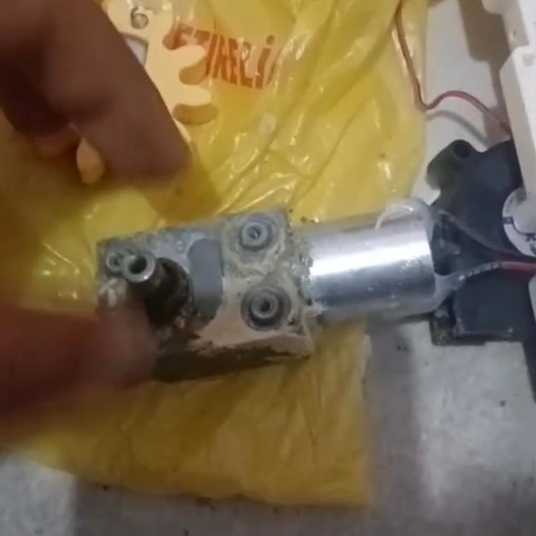Sızdıran Kedi Tuvaleti Ve Motor Arızası Nedeniyle Garanti Ve Servis Sürecinde Mağduriyet