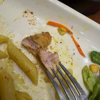 Yemek Kartı Ödemesi Sorunu Ve Düşük Porsiyonlu Pişmemiş Tavuk