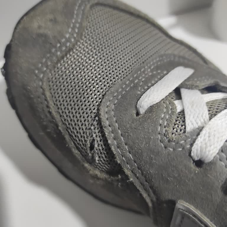 New Balance 574 Ayakkabım Kısa Sürede Yırtıldı, Mağaza Kaliteyi Gözardı Ediyor