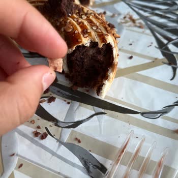 Arı Pastanesinde Yaş Pasta Ve Ay Çöreğinde Hijyen Ve Kalite Sorunu