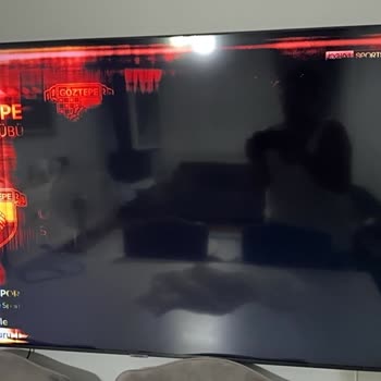 Samsung TV'de Tekrar Eden Panel Arızası Ücretsiz Değişim Talebi
